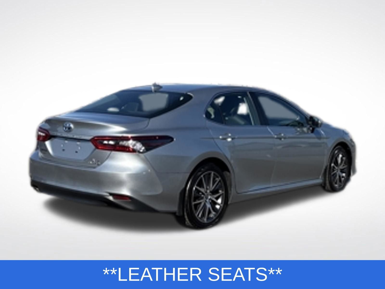 Used 2024 Toyota Camry XLE w/ Navigation Package FWD image 5