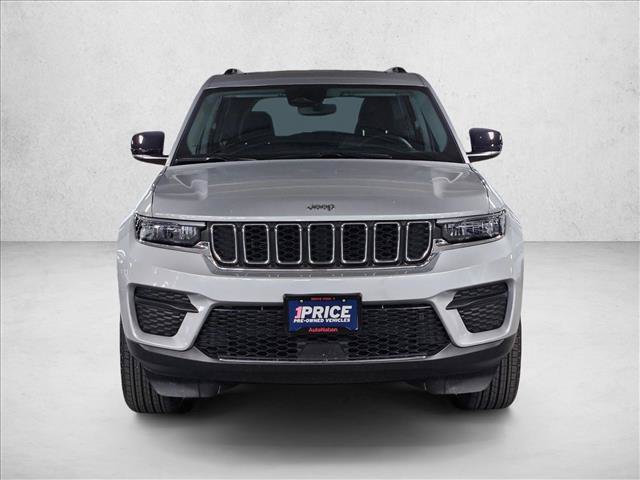 Used 2024 Jeep Grand Cherokee Laredo X RWD image 2