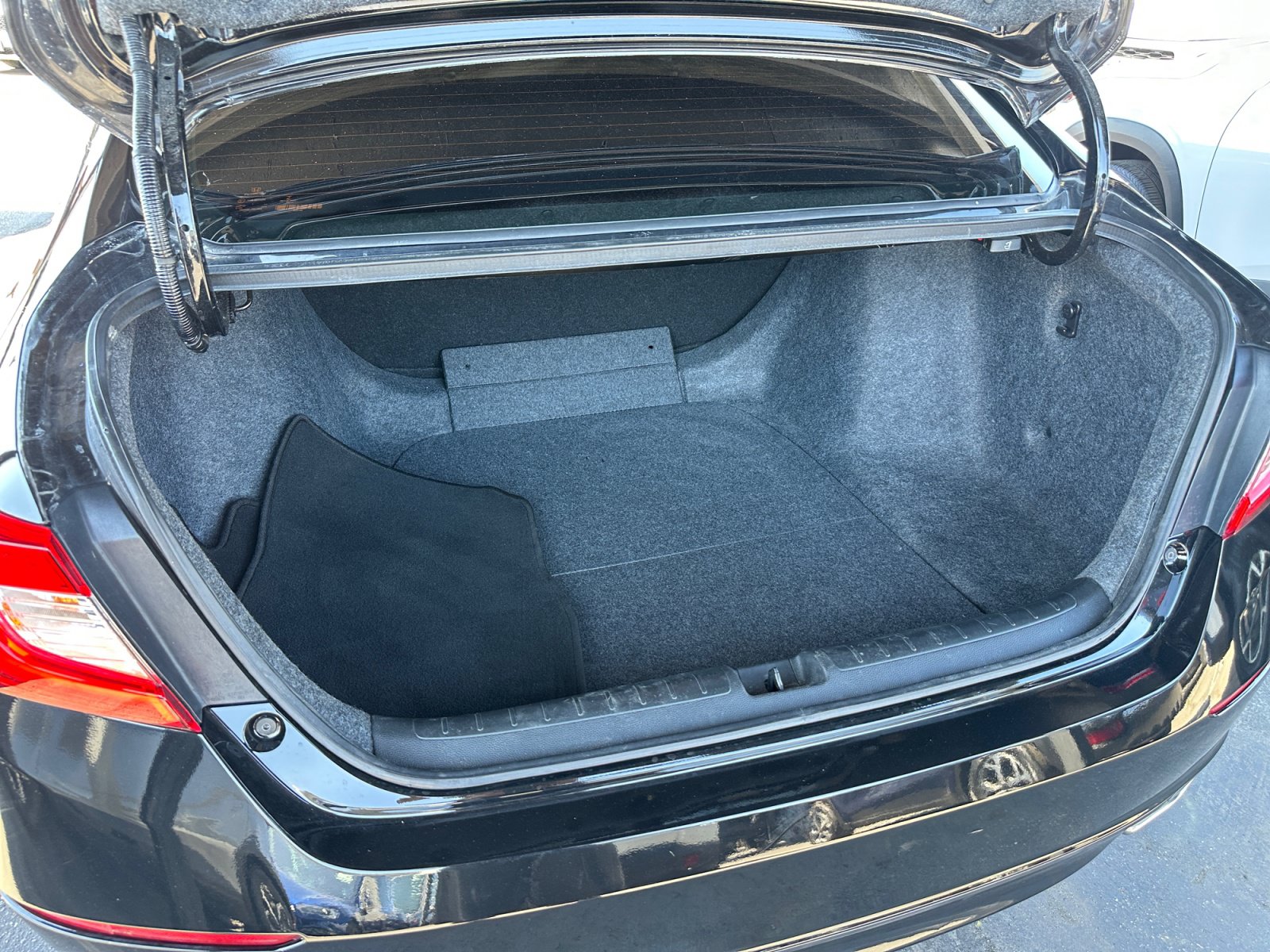 Used 2021 Honda Accord LX image 27