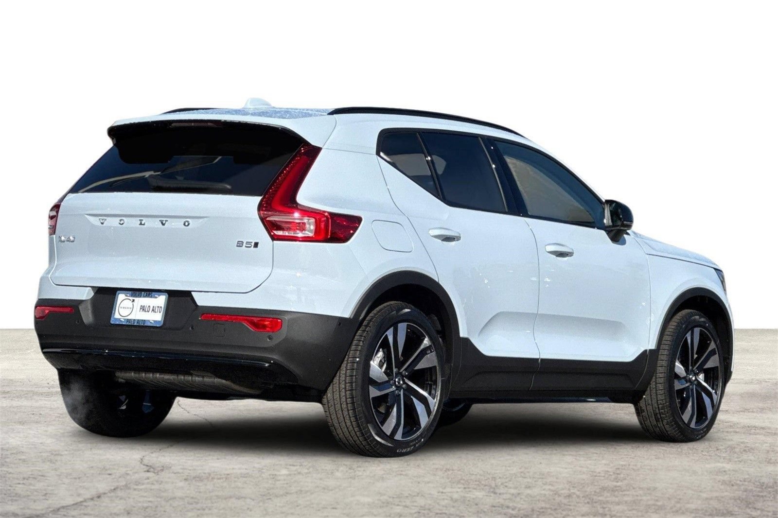 New 2026 Volvo XC40 B5 Ultra w/ Climate Package AWD/4WD image 2