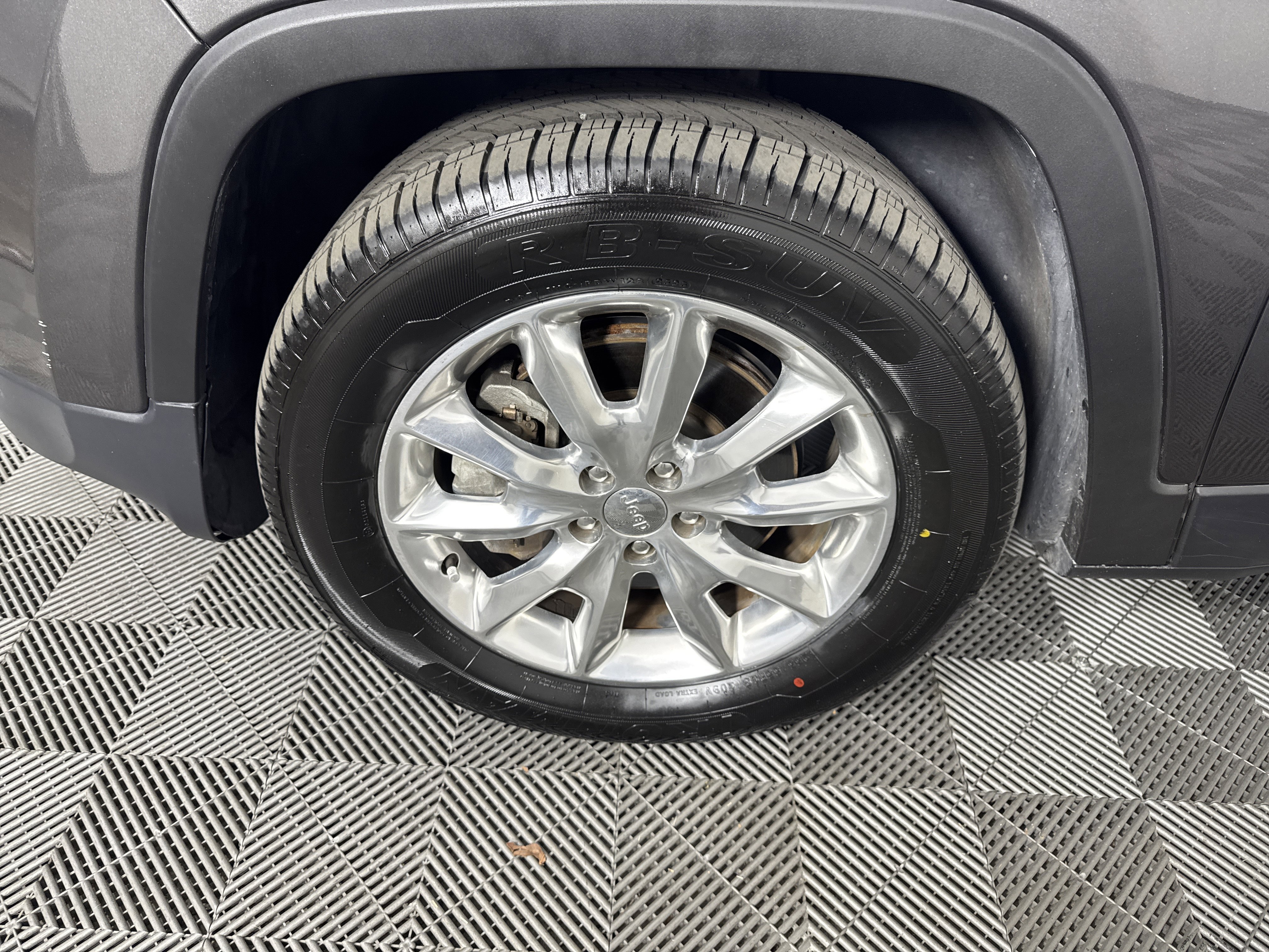 Used 2015 Jeep Cherokee Limited w/ Luxury Group image 11