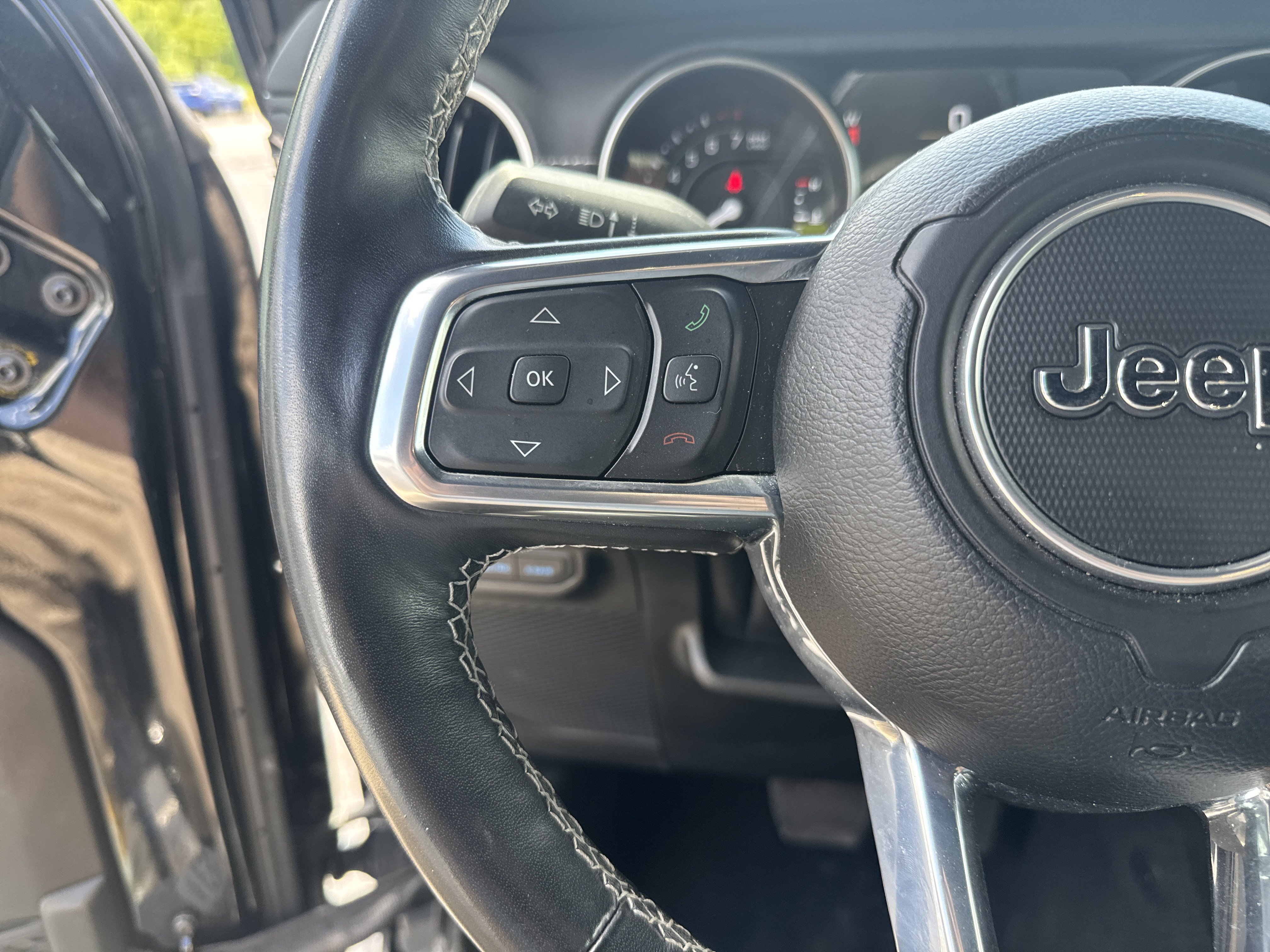Used 2023 Jeep Wrangler Unlimited Sahara w/ Cold Weather Group AWD/4WD image 18