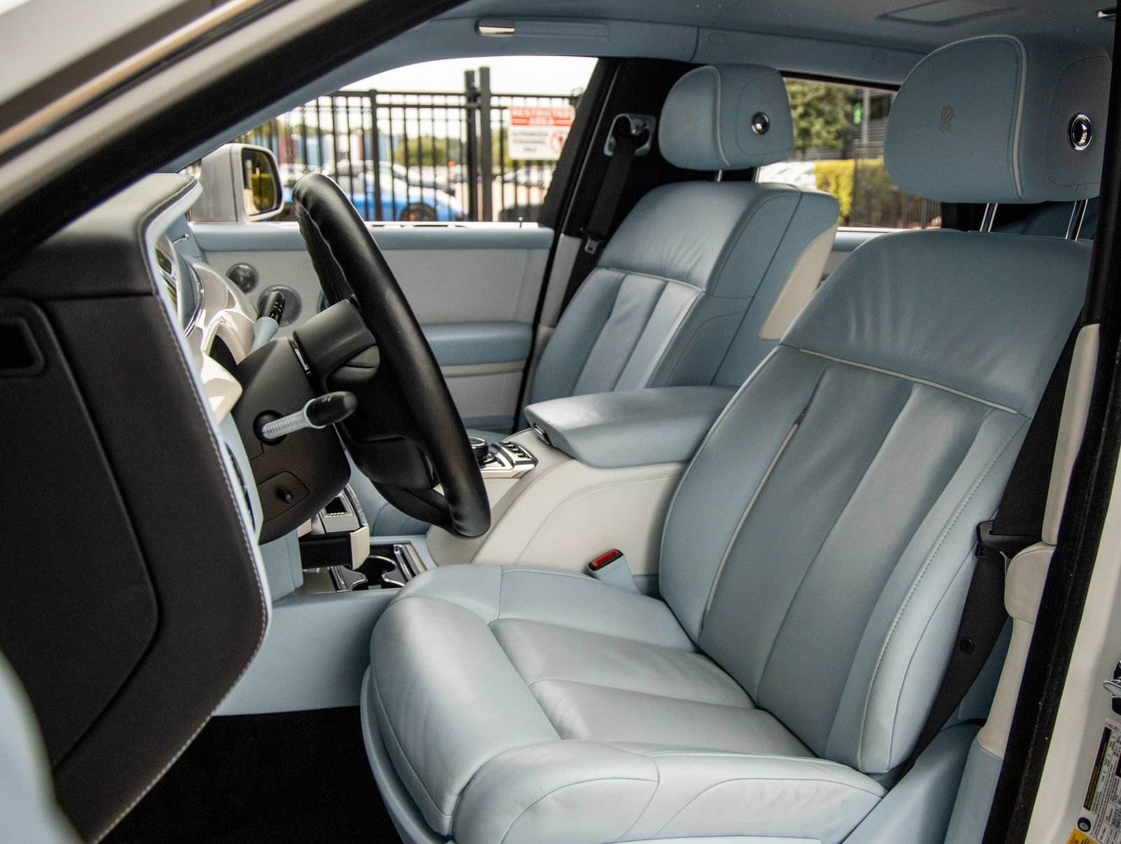 Used 2023 Rolls-Royce Phantom Extended Wheelbase w/ Leather Finishing Pack RWD image 34