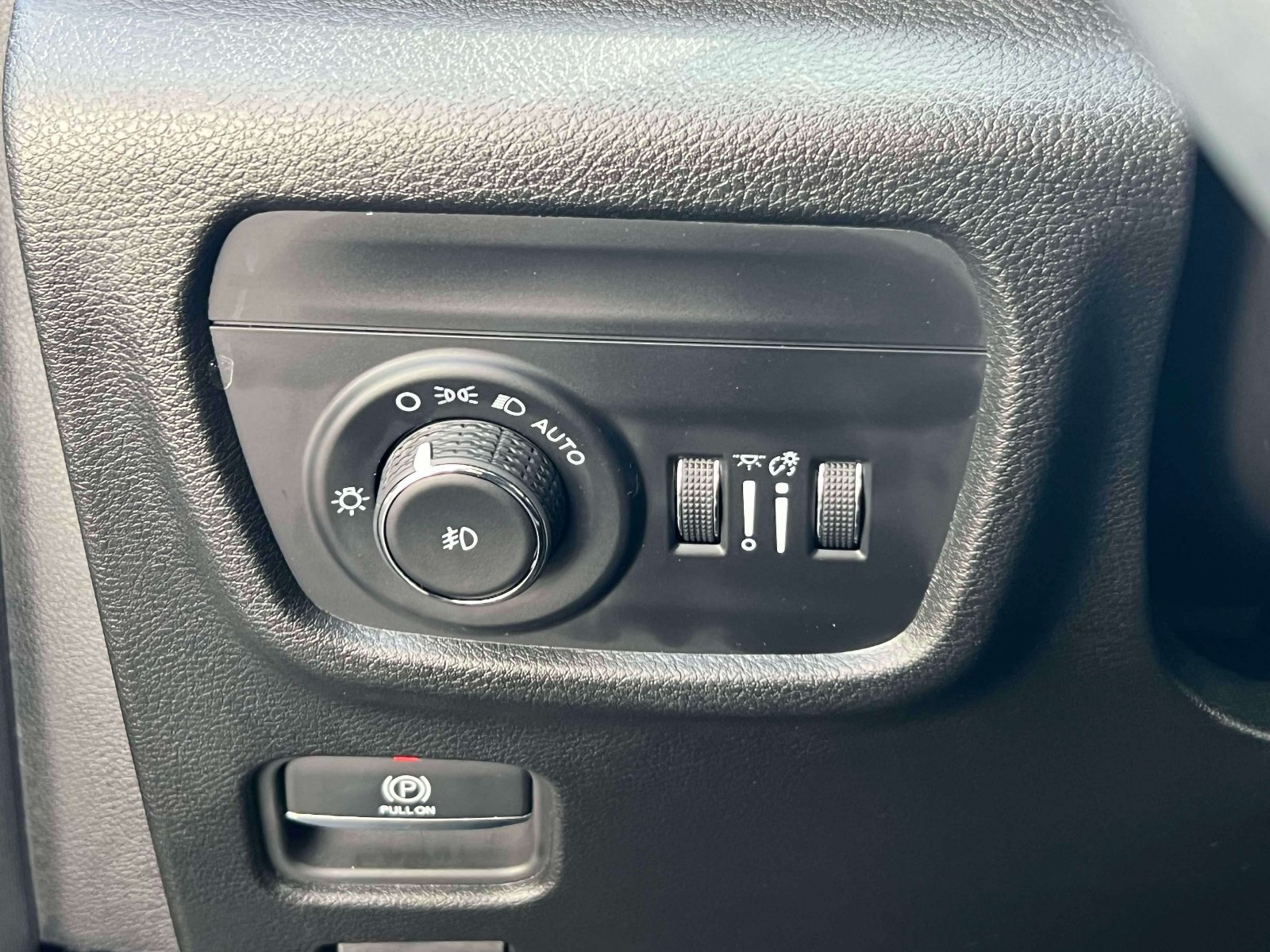 Used 2025 Jeep Grand Cherokee L Limited w/ MOPAR Finishing Package AWD/4WD image 19