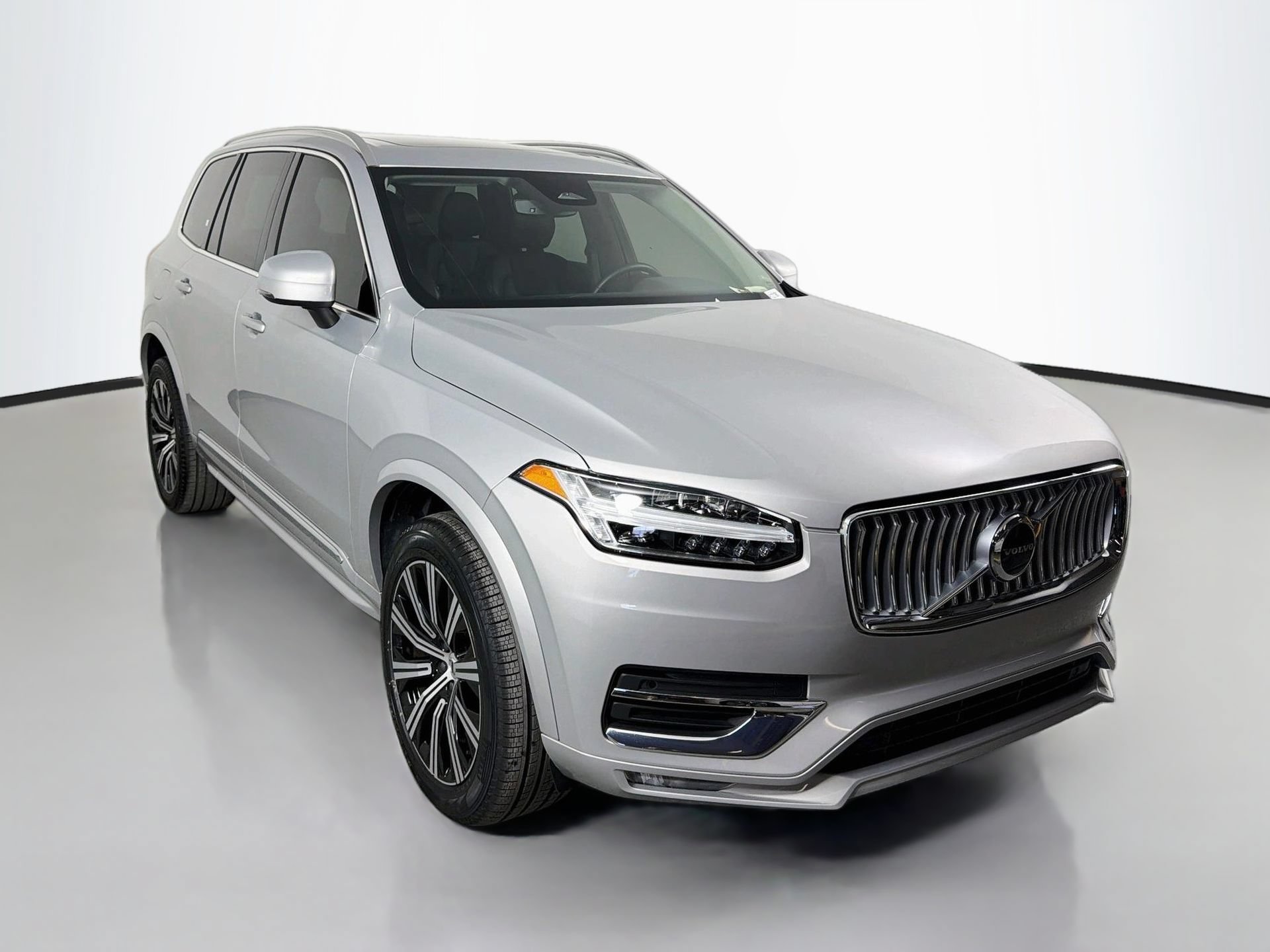 Used 2024 Volvo XC90 B5 Core w/ Protection Package Premier AWD/4WD image 3