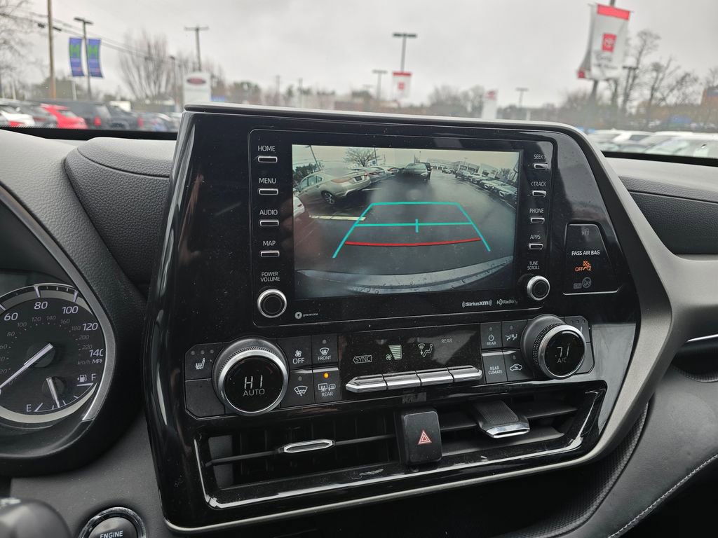 Used 2022 Toyota Highlander XLE AWD/4WD image 25