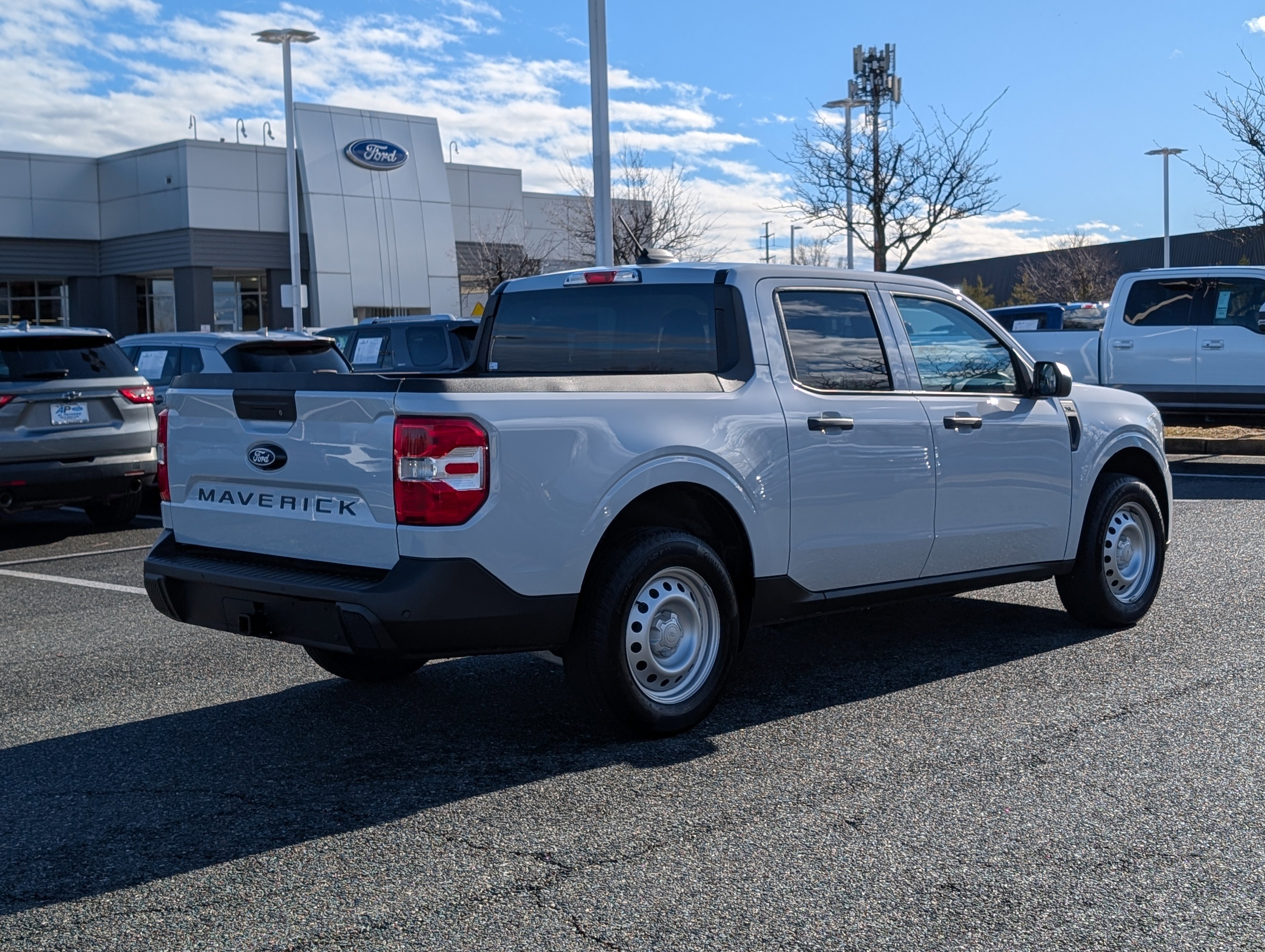 Certified 2025 Ford Maverick XL w/ Equipment Group 102A image 3