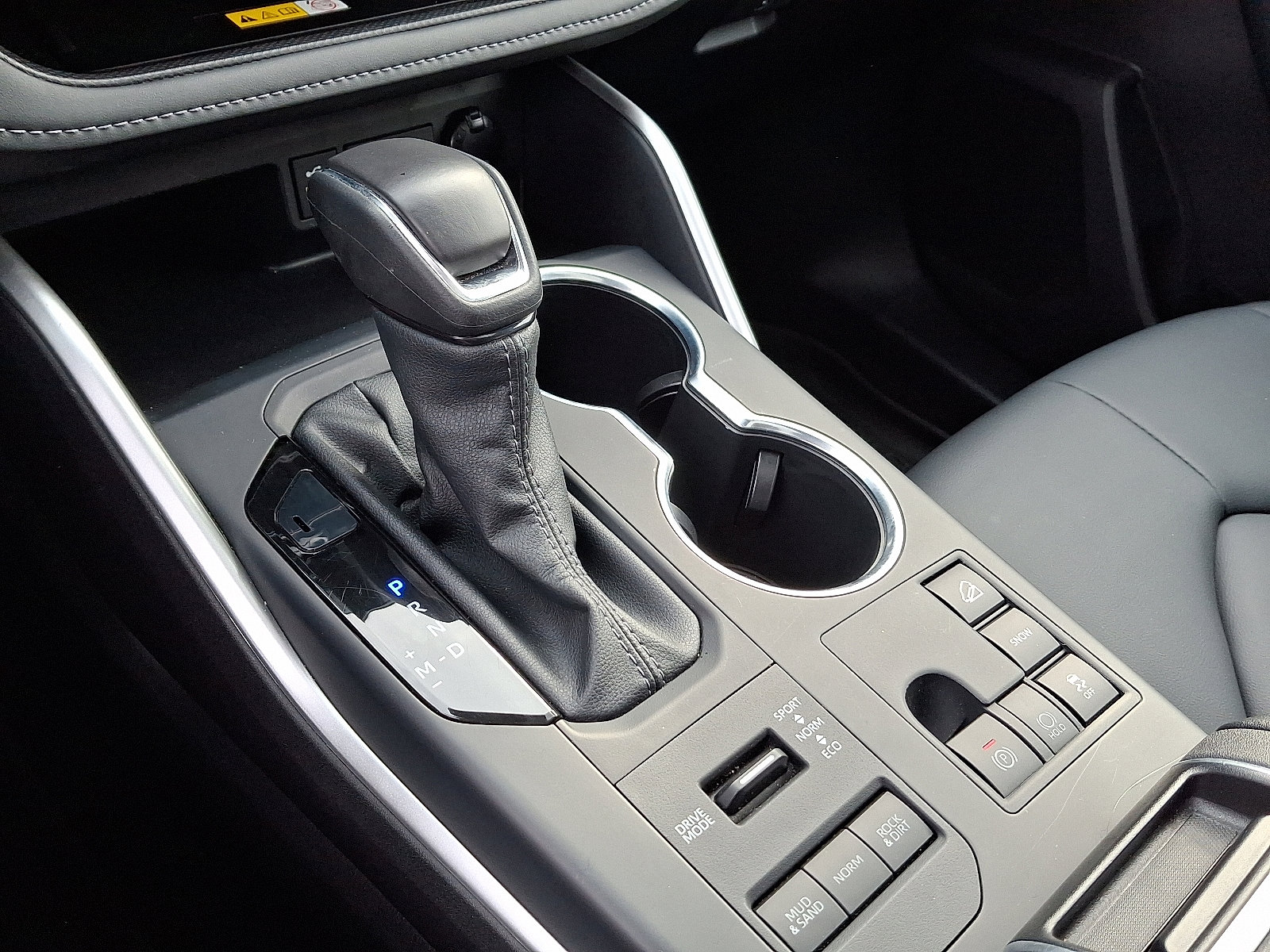 Certified 2025 Toyota Highlander XLE image 16