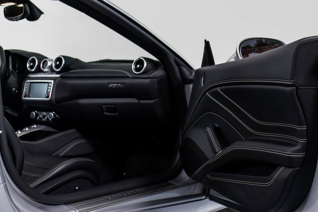 Used 2016 Ferrari California T image 47