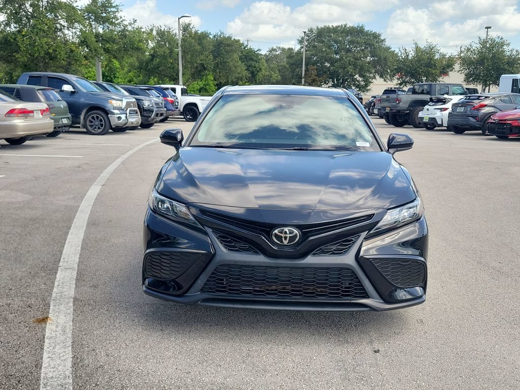 Used 2021 Toyota Camry SE FWD image 2
