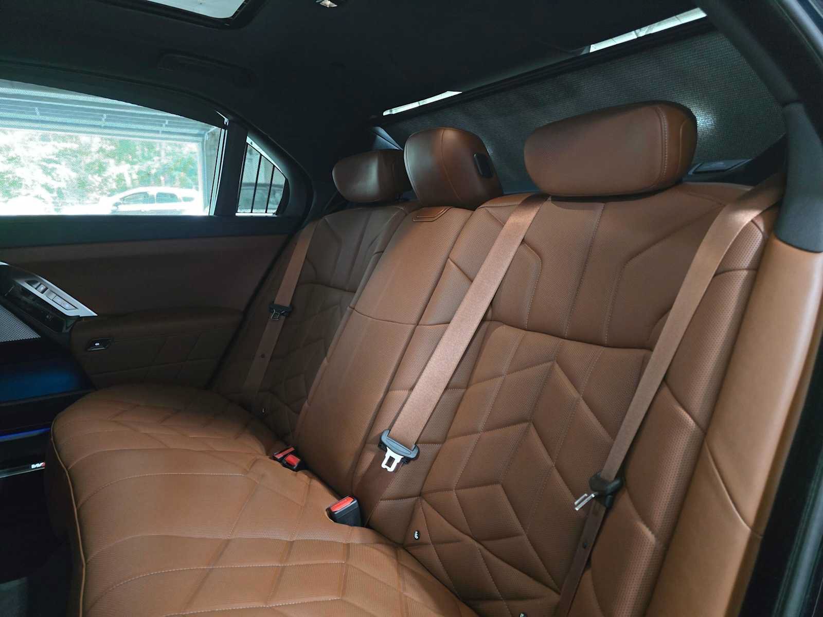 Used 2023 BMW 760i xDrive AWD/4WD image 17