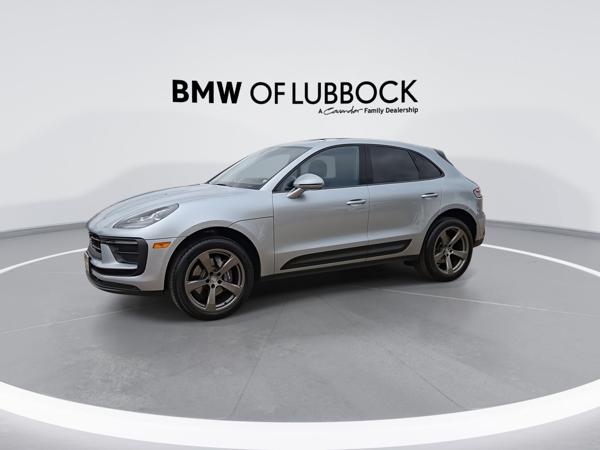 Used 2025 Porsche Macan AWD/4WD image 5