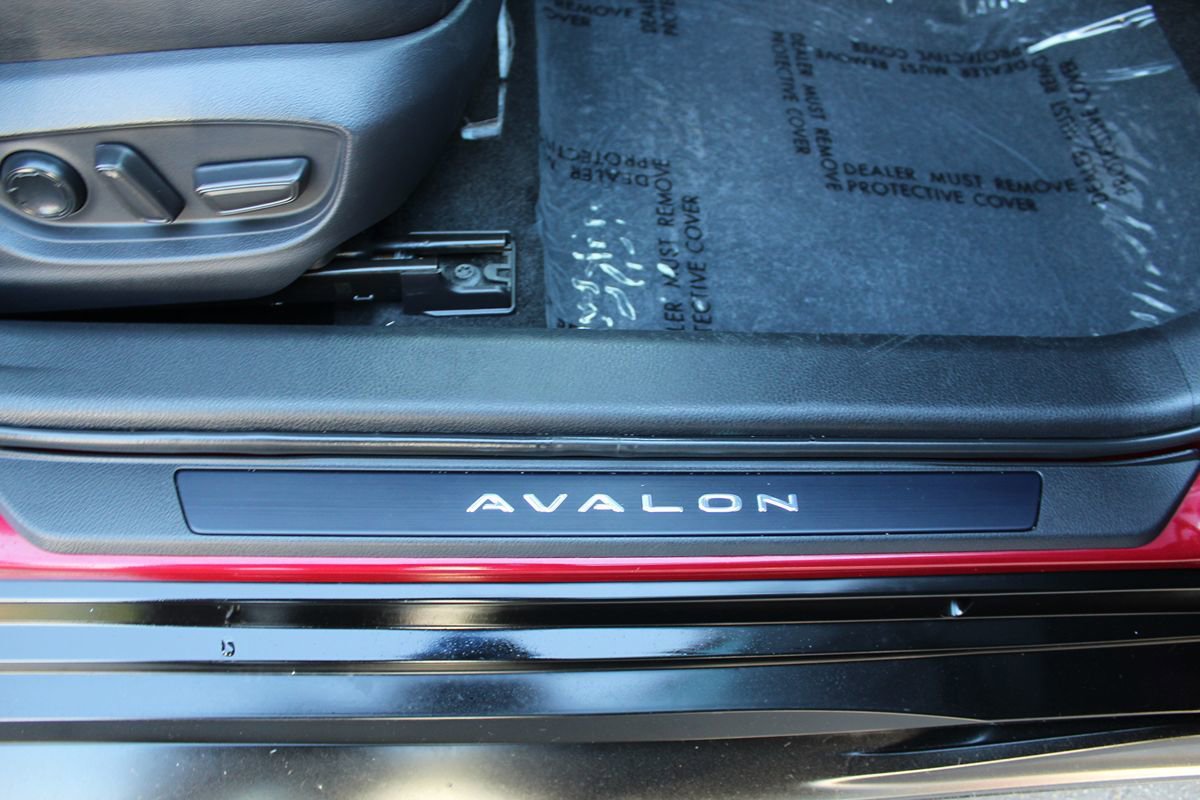 Used 2019 Toyota Avalon Touring w/ Preferred Accessory Package FWD image 25