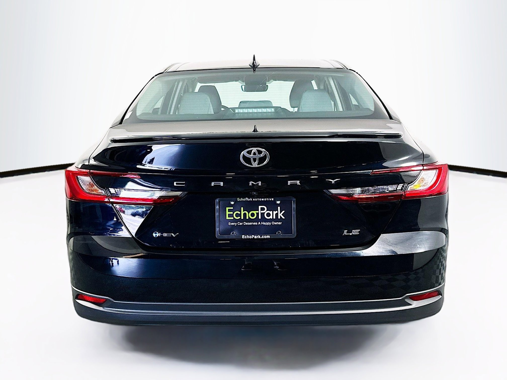 Used 2025 Toyota Camry LE image 7