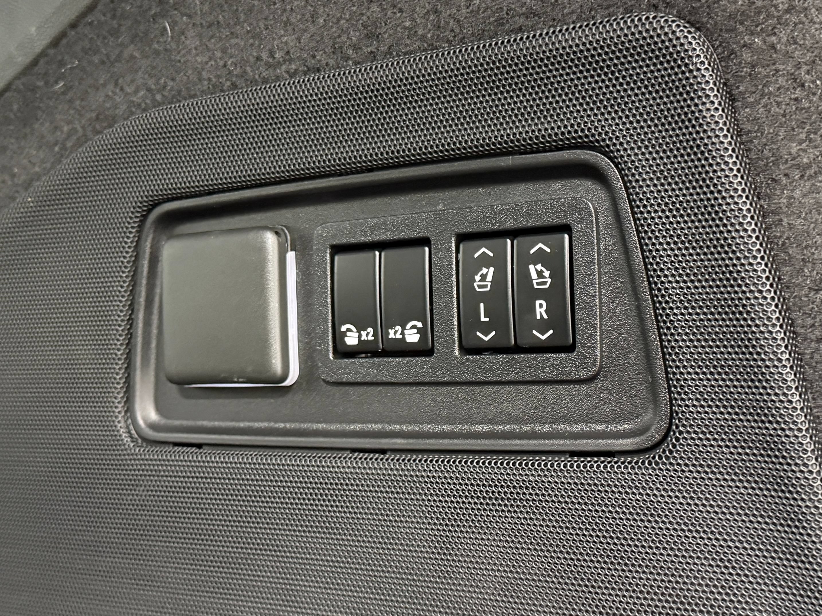 Used 2021 Cadillac Escalade Sport w/ Driver Assist Tech Package AWD/4WD image 43