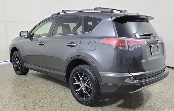 Used 2018 Toyota RAV4 SE w/ Power Extra Value Package FWD image 5