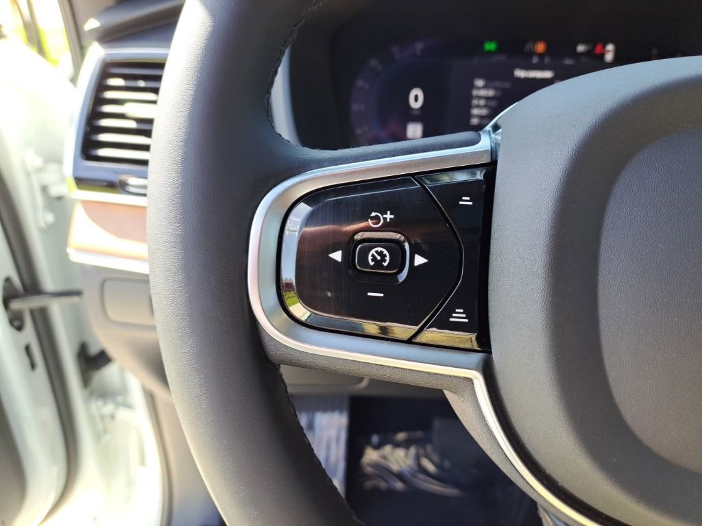 Used 2023 Volvo XC90 B6 Plus w/ Protection Package Premier image 18