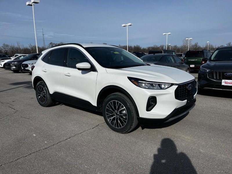 New 2025 Ford Escape SE image 2