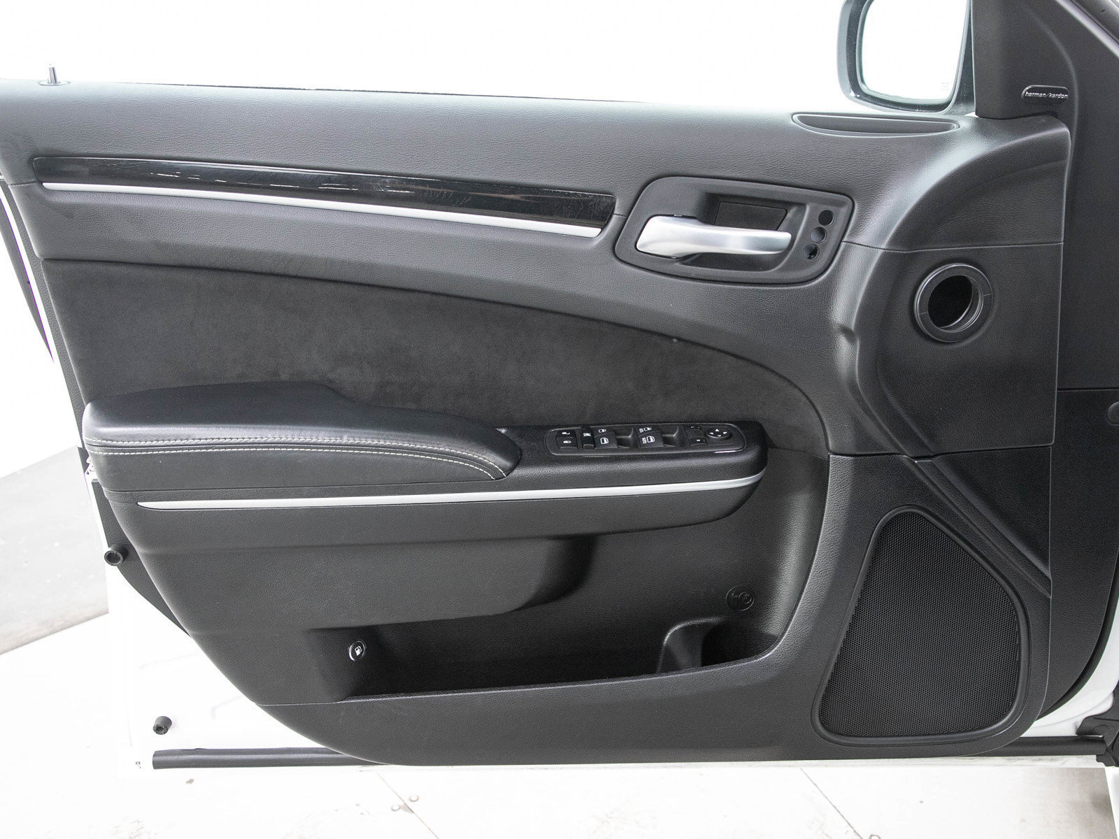 Used 2023 Chrysler 300 C RWD image 21