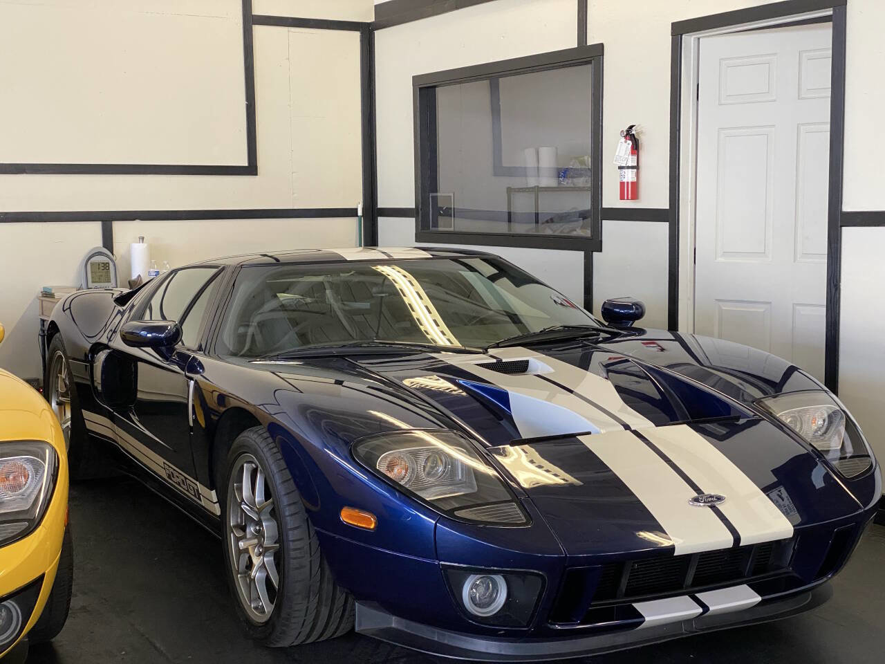 Used 2006 Ford GT RWD image 5
