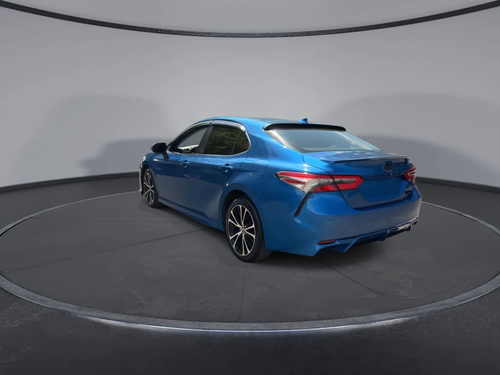 Used 2020 Toyota Camry SE FWD image 6