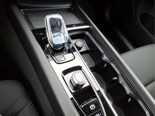 New 2026 Volvo XC60 B5 Plus w/ Protection Package Premier AWD/4WD image 20