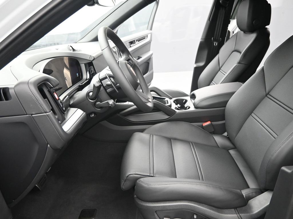 New 2025 Porsche Cayenne S image 4