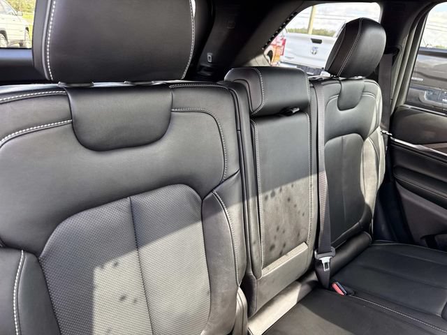 Used 2024 Jeep Grand Cherokee Overland w/ Luxury Tech Group IV AWD/4WD image 34