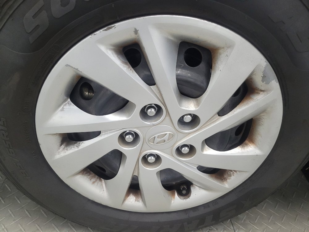 Used 2017 Hyundai Elantra SE image 31