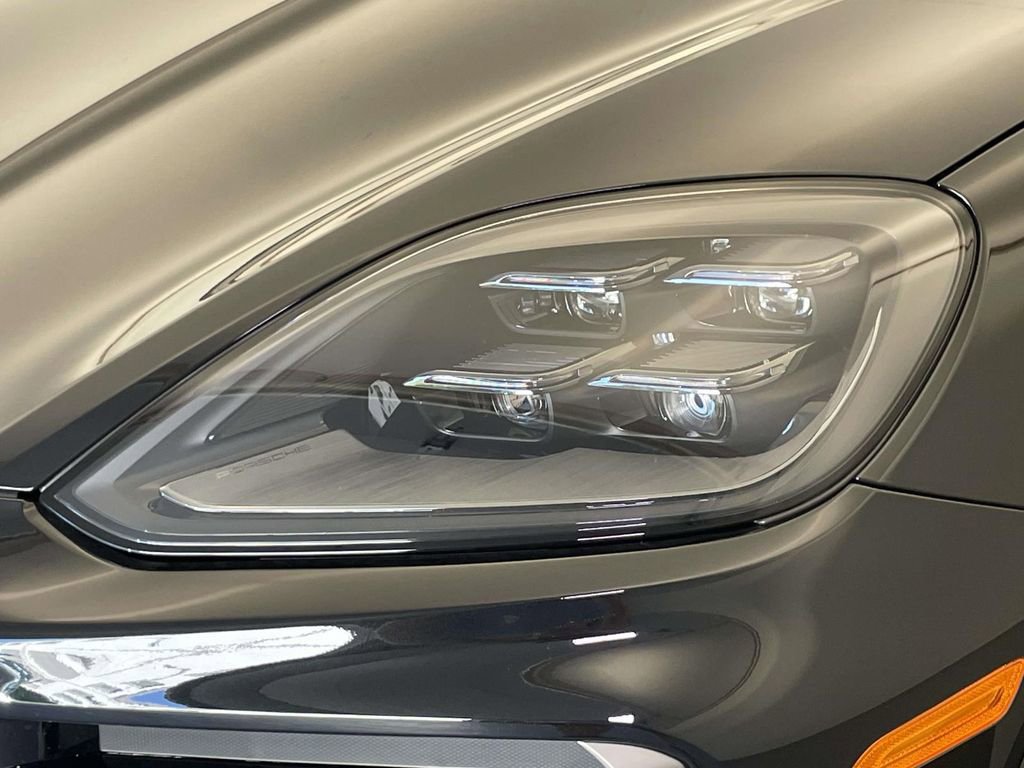 New 2025 Porsche Cayenne Turbo AWD/4WD image 15