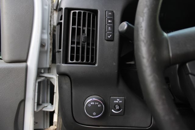 Used 2017 GMC Savana 2500 RWD image 9
