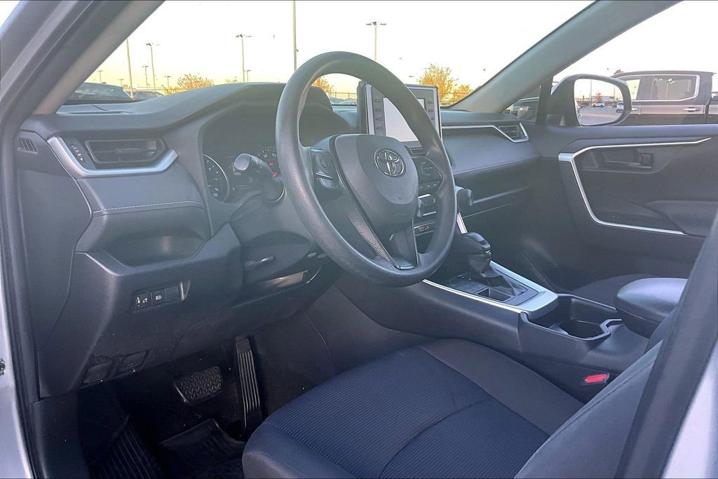 Used 2019 Toyota RAV4 LE image 16