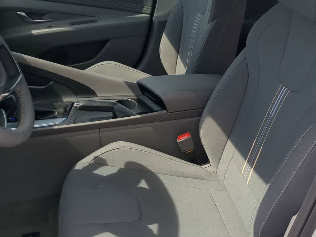 New 2026 Hyundai Elantra Sport FWD image 17