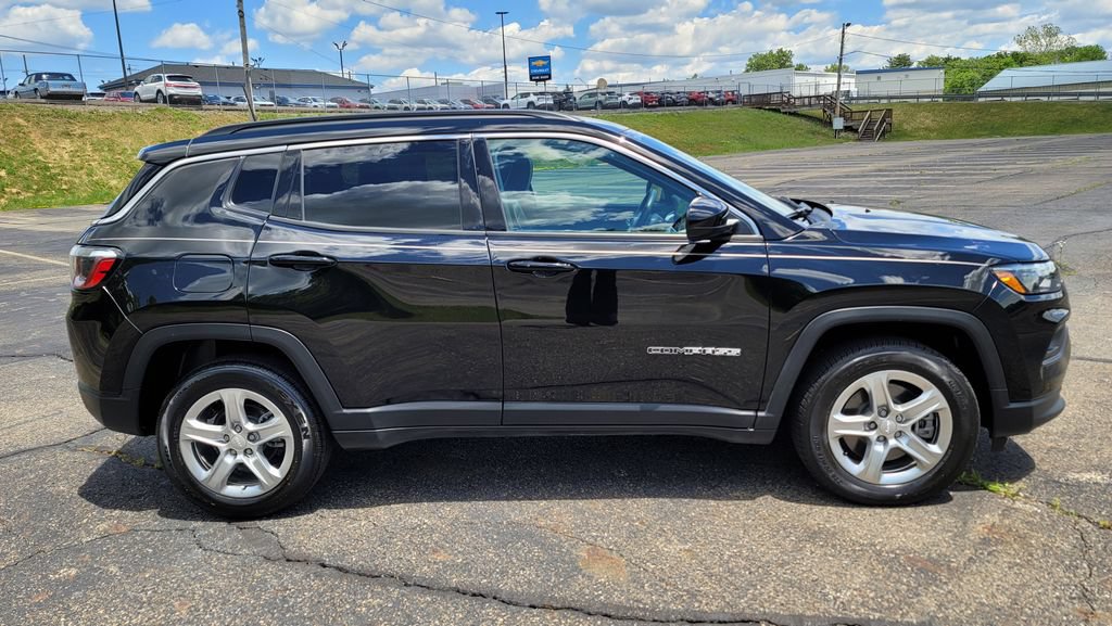 Used 2024 Jeep Compass Latitude AWD/4WD image 14