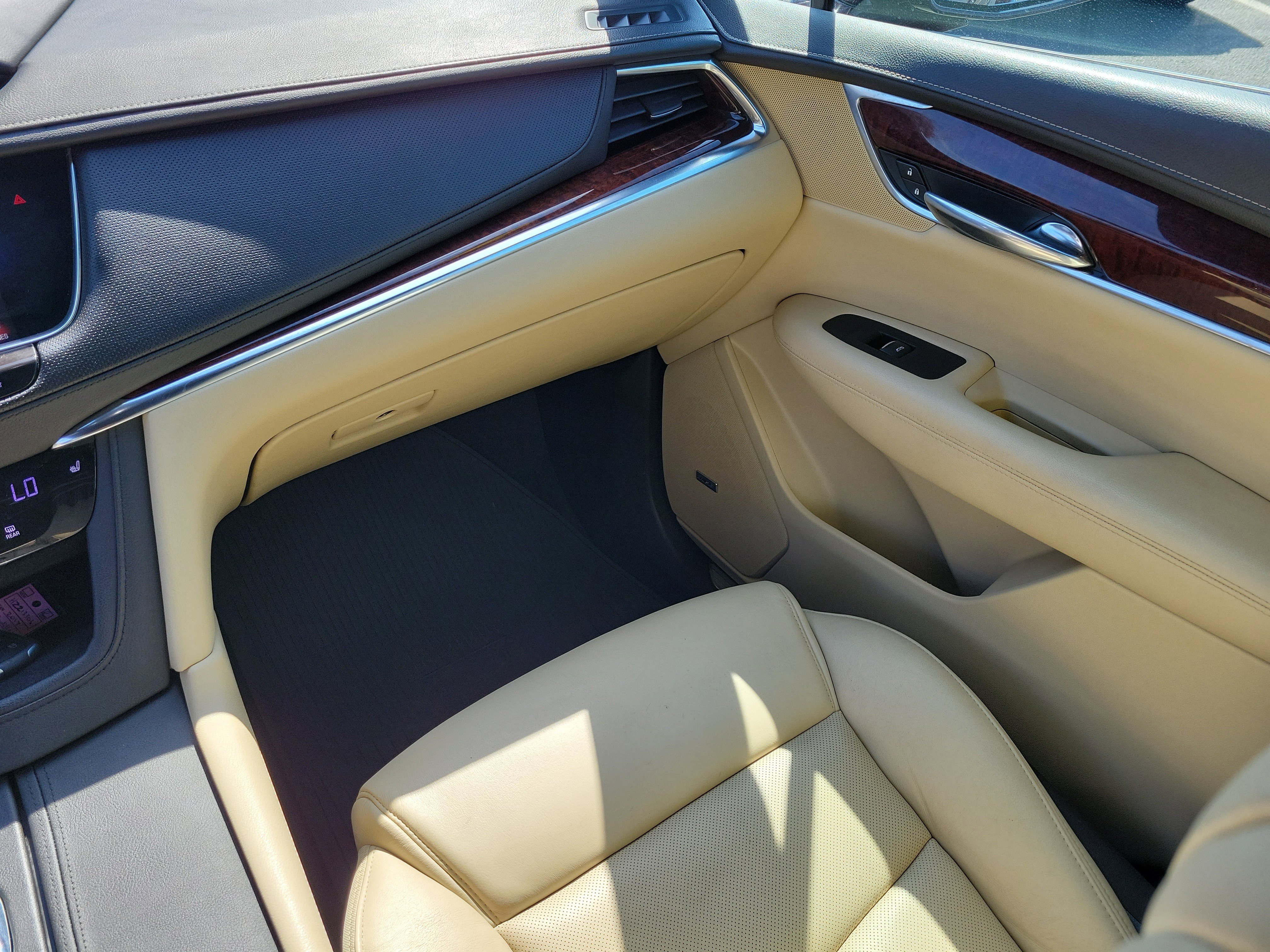 Used 2017 Cadillac XT5 Luxury w/ Driver Awareness Package image 20