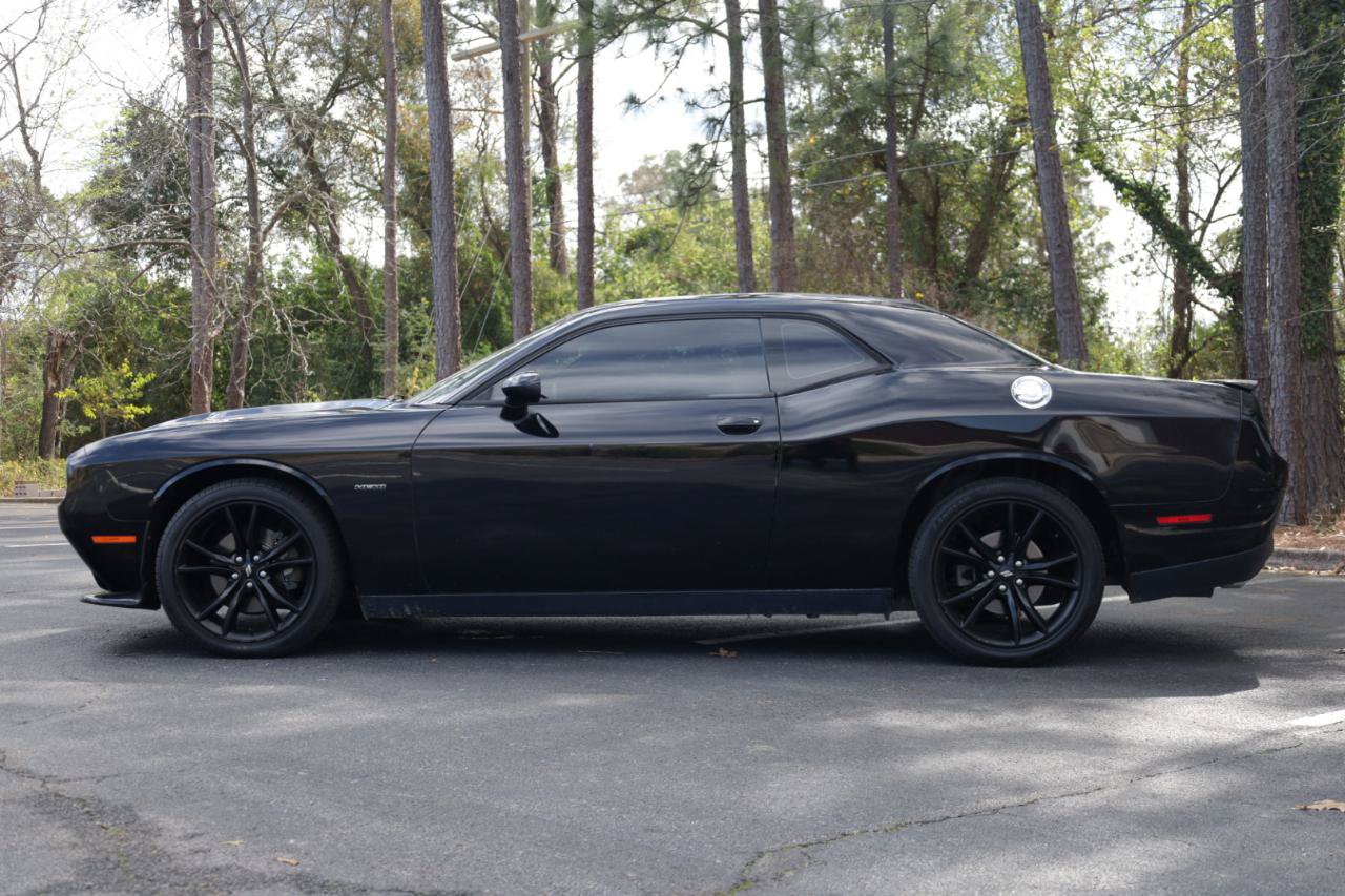 Used 2017 Dodge Challenger R/T RWD image 2