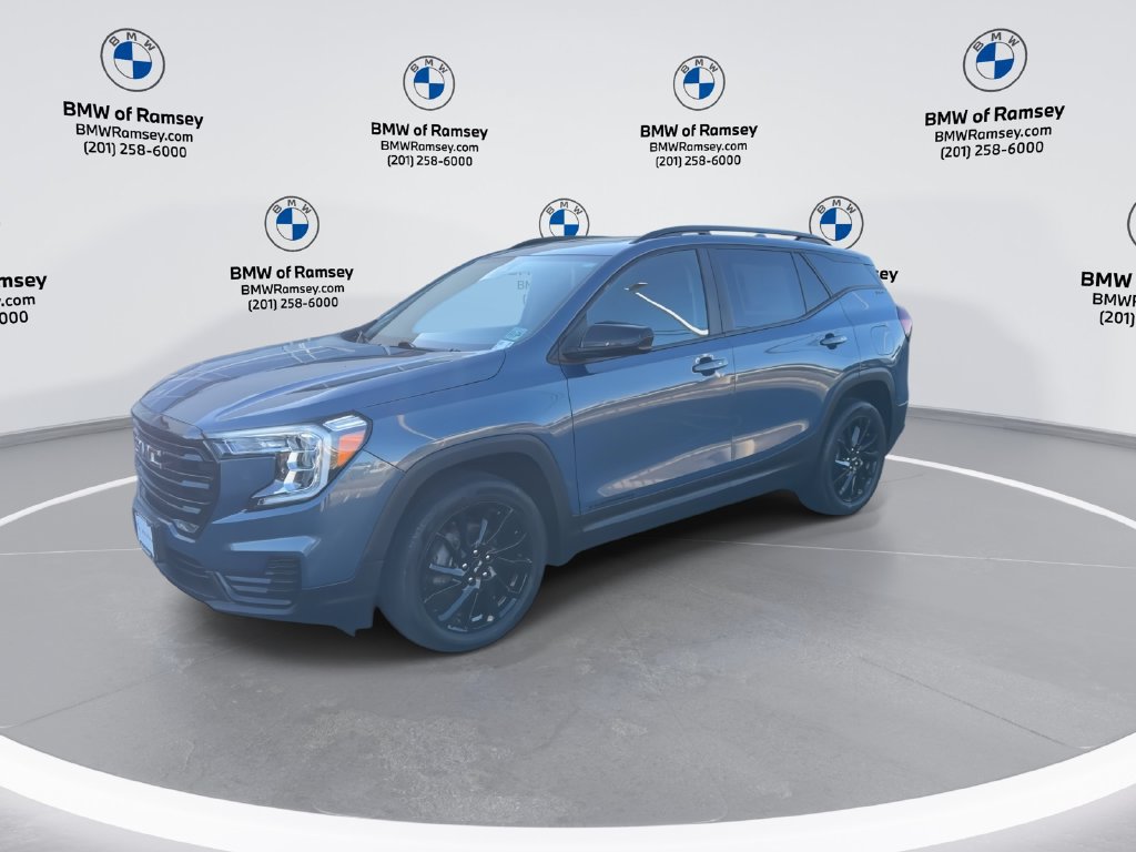 Used 2024 GMC Terrain SLE w/ Driver Convenience Package AWD/4WD image 4