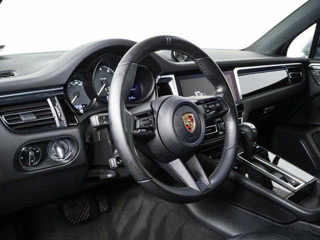 Certified 2023 Porsche Macan AWD image 4
