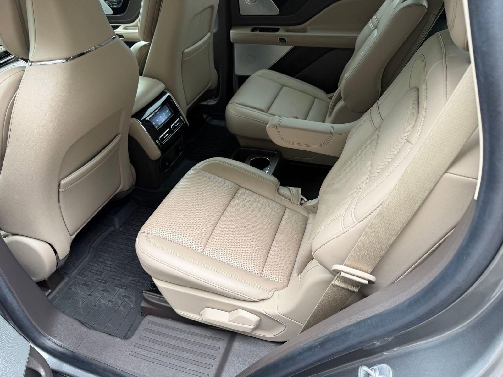 Used 2023 Lincoln Aviator Reserve w/ Equipment Group 201A AWD/4WD image 14
