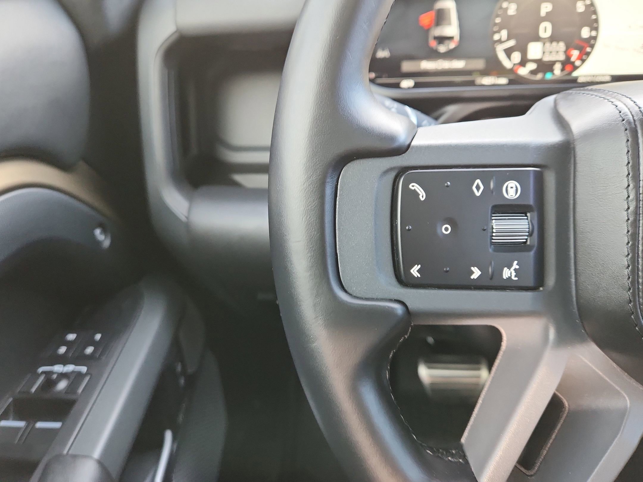 Used 2024 Land Rover Defender 130 X image 17