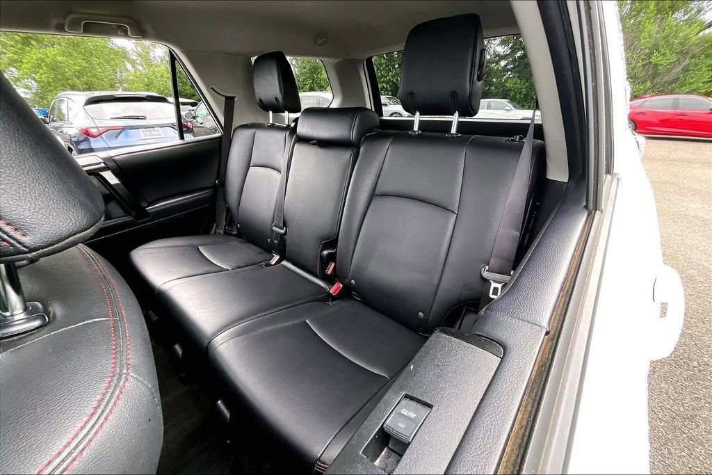 Used 2020 Toyota 4Runner TRD Off-Road Premium AWD/4WD image 36