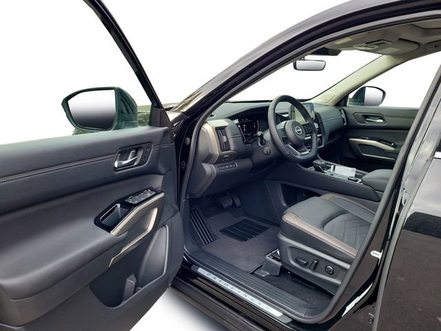 New 2025 Nissan Pathfinder Platinum image 10