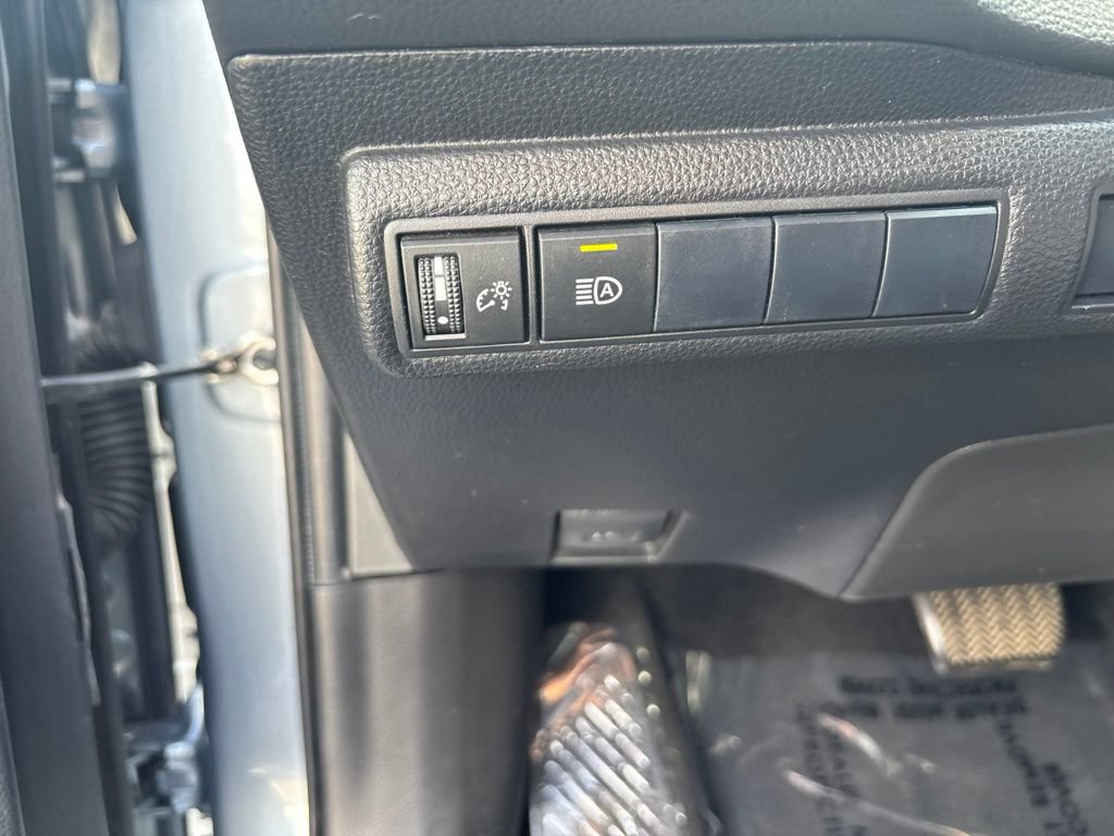 Used 2020 Toyota Corolla LE FWD image 28