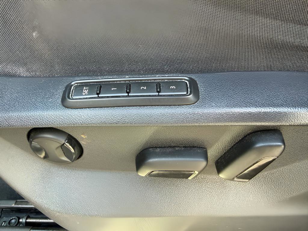 Used 2019 Volkswagen Atlas SEL Premium image 28