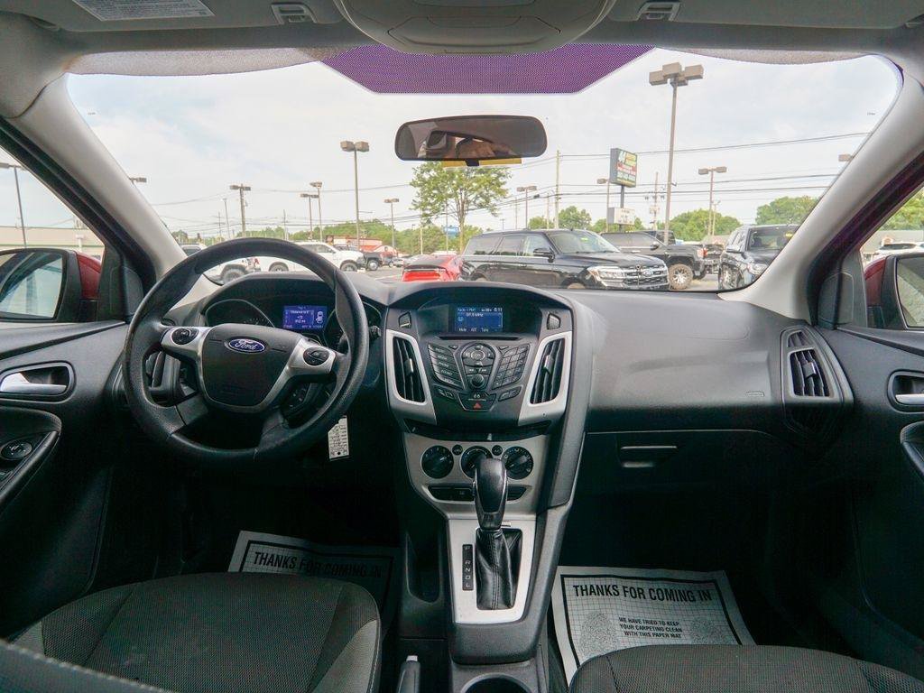 Used 2013 Ford Focus SE FWD image 12