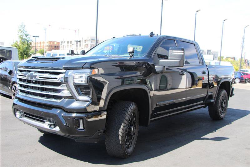 Used 2024 Chevrolet Silverado 2500 High Country w/ High Country Premium Package image 3