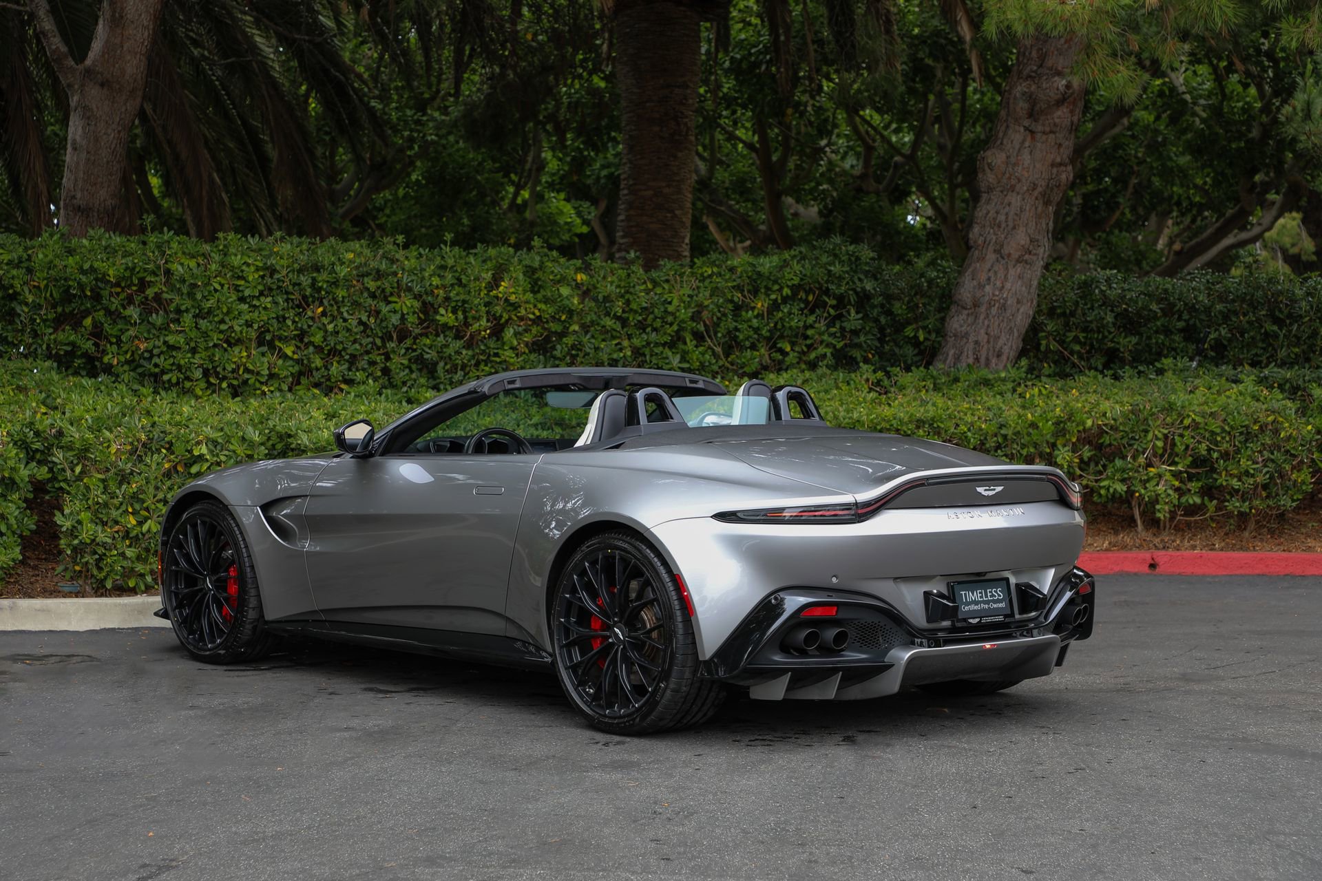 Used 2023 Aston Martin V8 Vantage Roadster RWD image 5