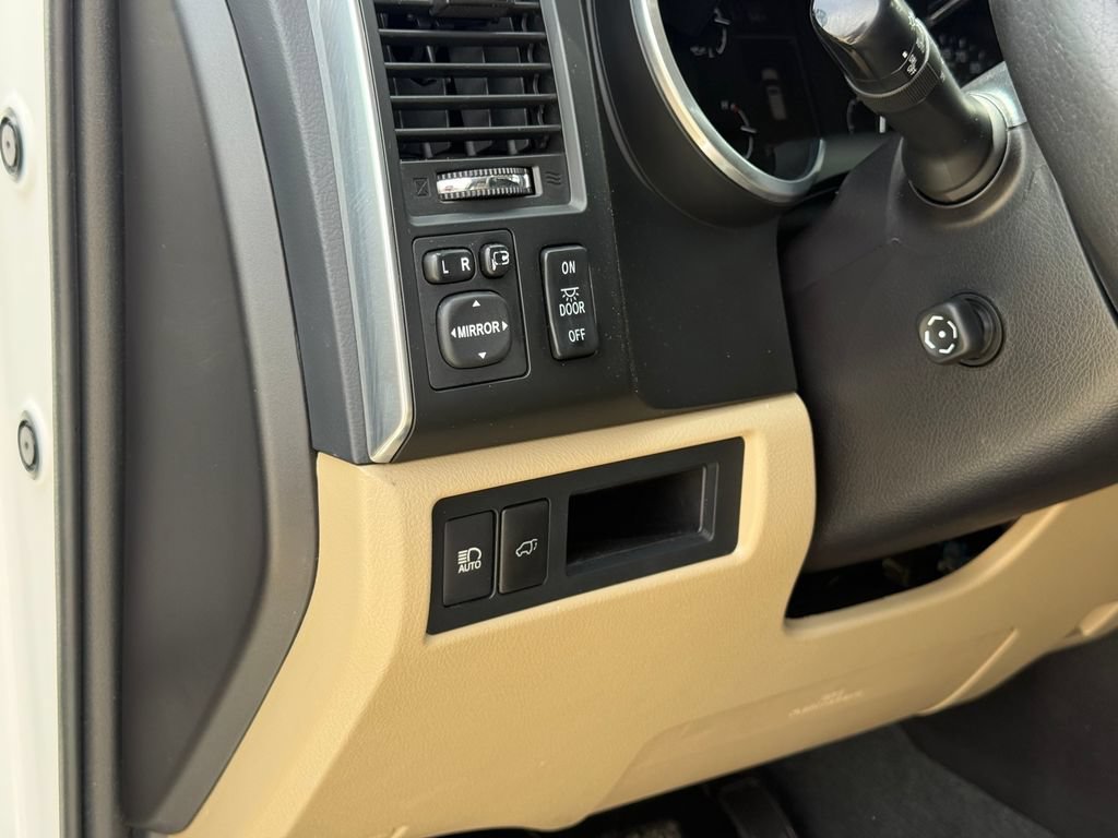 Used 2018 Toyota Sequoia Platinum RWD image 10
