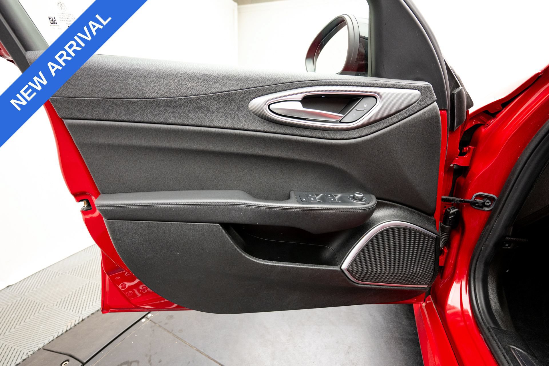 Used 2023 Alfa Romeo Giulia Veloce AWD/4WD image 30