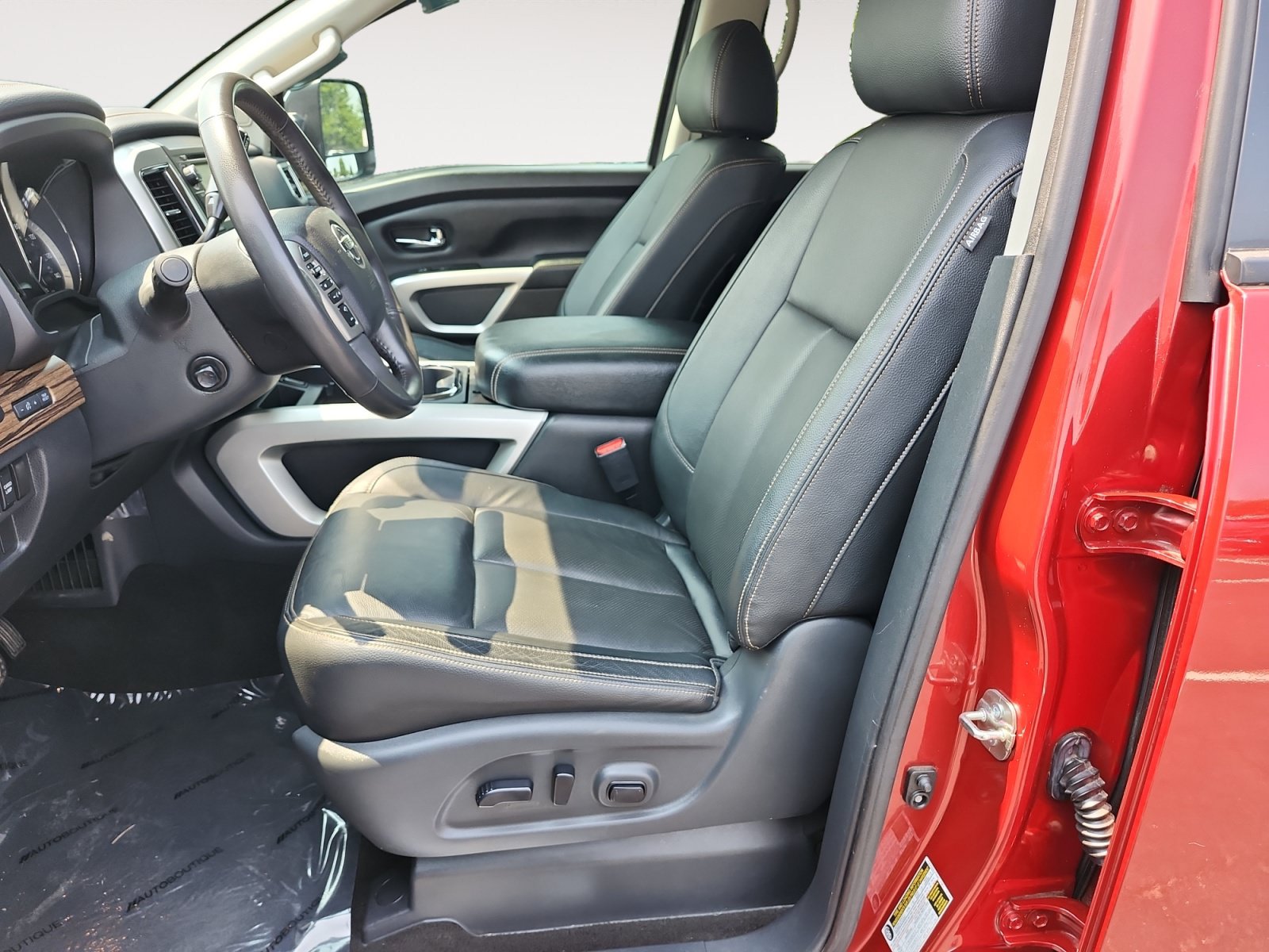 Used 2018 Nissan Titan SL w/ Chrome Package AWD/4WD image 9